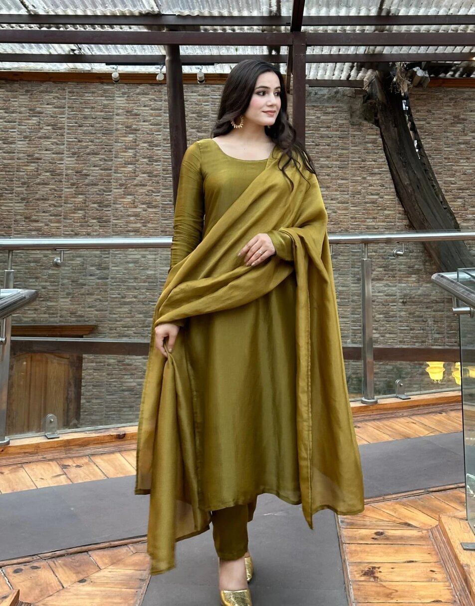 Golden tissue straight cut suit